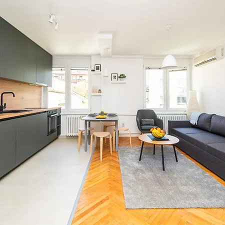 Modern 1 Bdr With Balcony Lejlighed