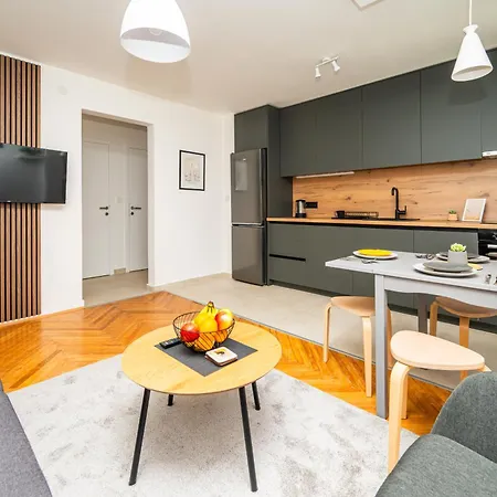 Modern 1 Bdr With Balcony