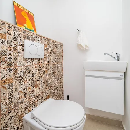 Modern 1 Bdr With Balcony