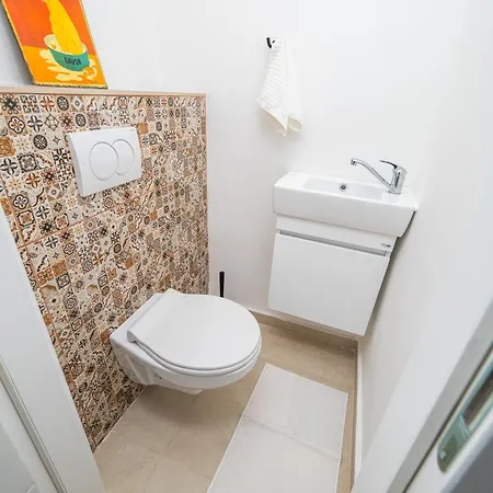 Apartman Modern 1 Bdr With Balcony *