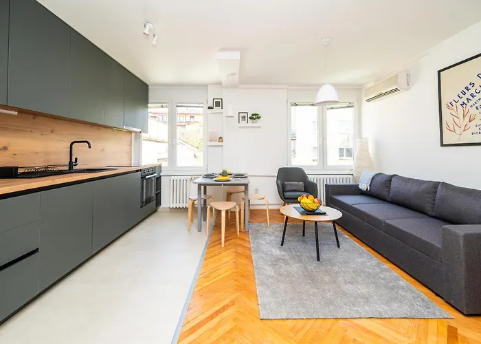 Modern 1 Bdr With Balcony アパート