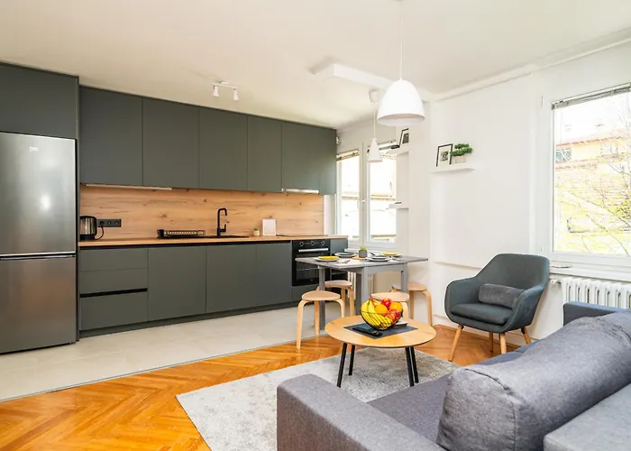 Modern 1 Bdr With Balcony アパート